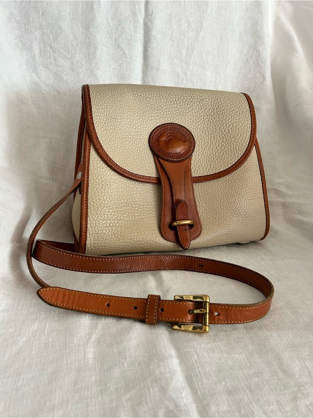 90’s Vintage Dooney and Burke | All Weather Leather Essex Crossbody Bag | Cream - Picture 2 of 11